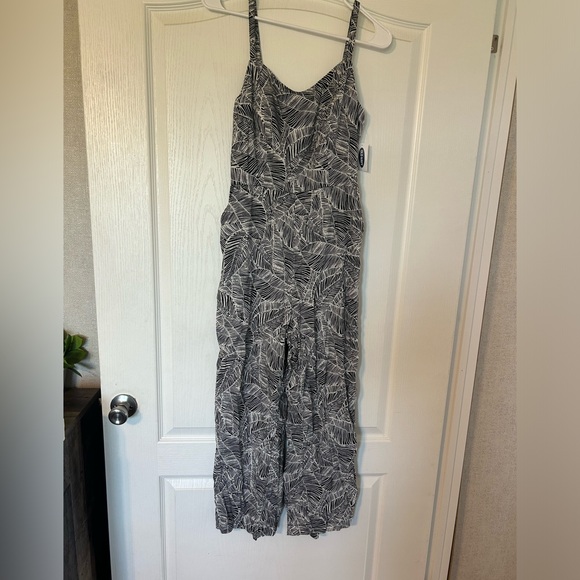 Old Navy Pants - Black and white printed jumpsuit